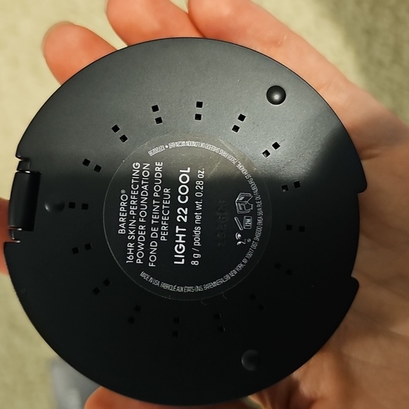 bareMinerals BAREPRO 16HR Powder Foundation Powder - Picture 3 of 8